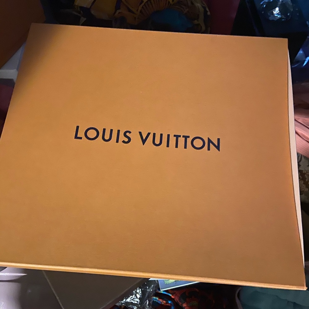LOUIS VUITTON XL BOX AND HOLIDAY BAG